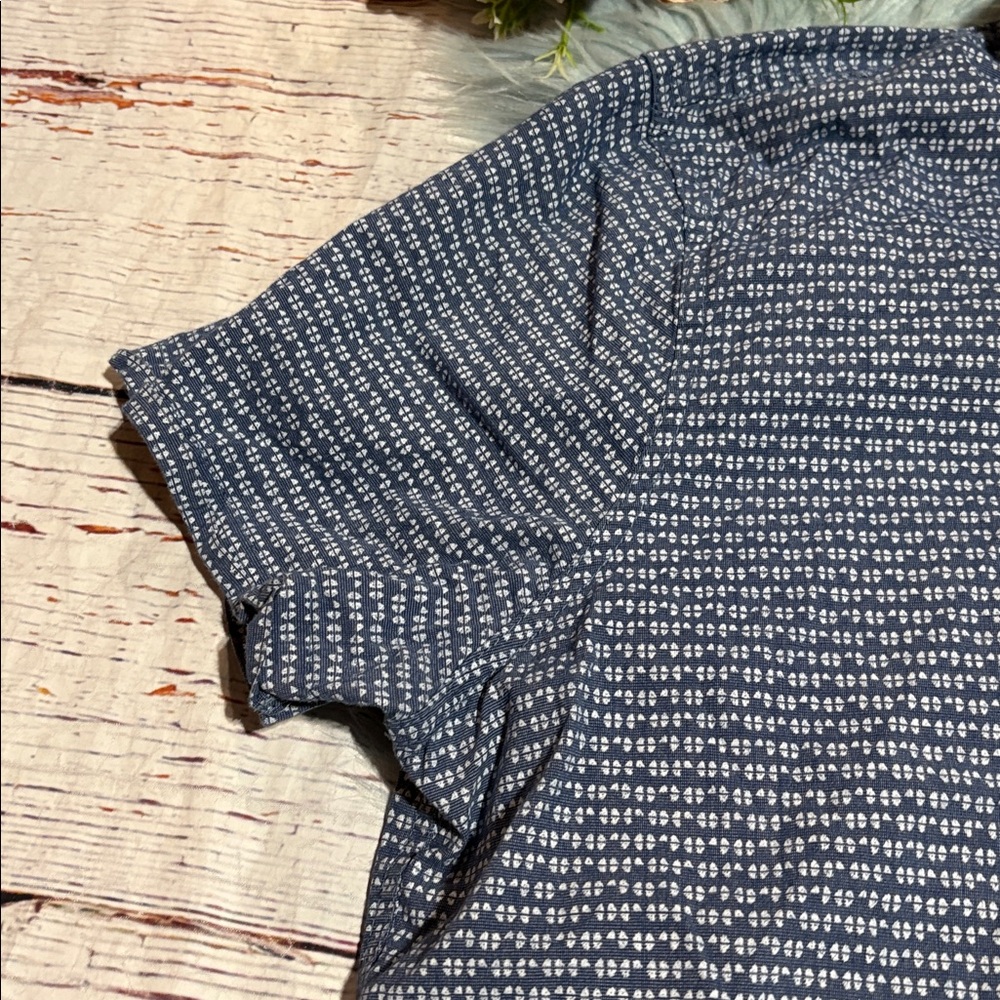 Hollister Stretch Blue White Pattern Short Sleeve Button Down Shirt sz XL - Picture 4 of 8
